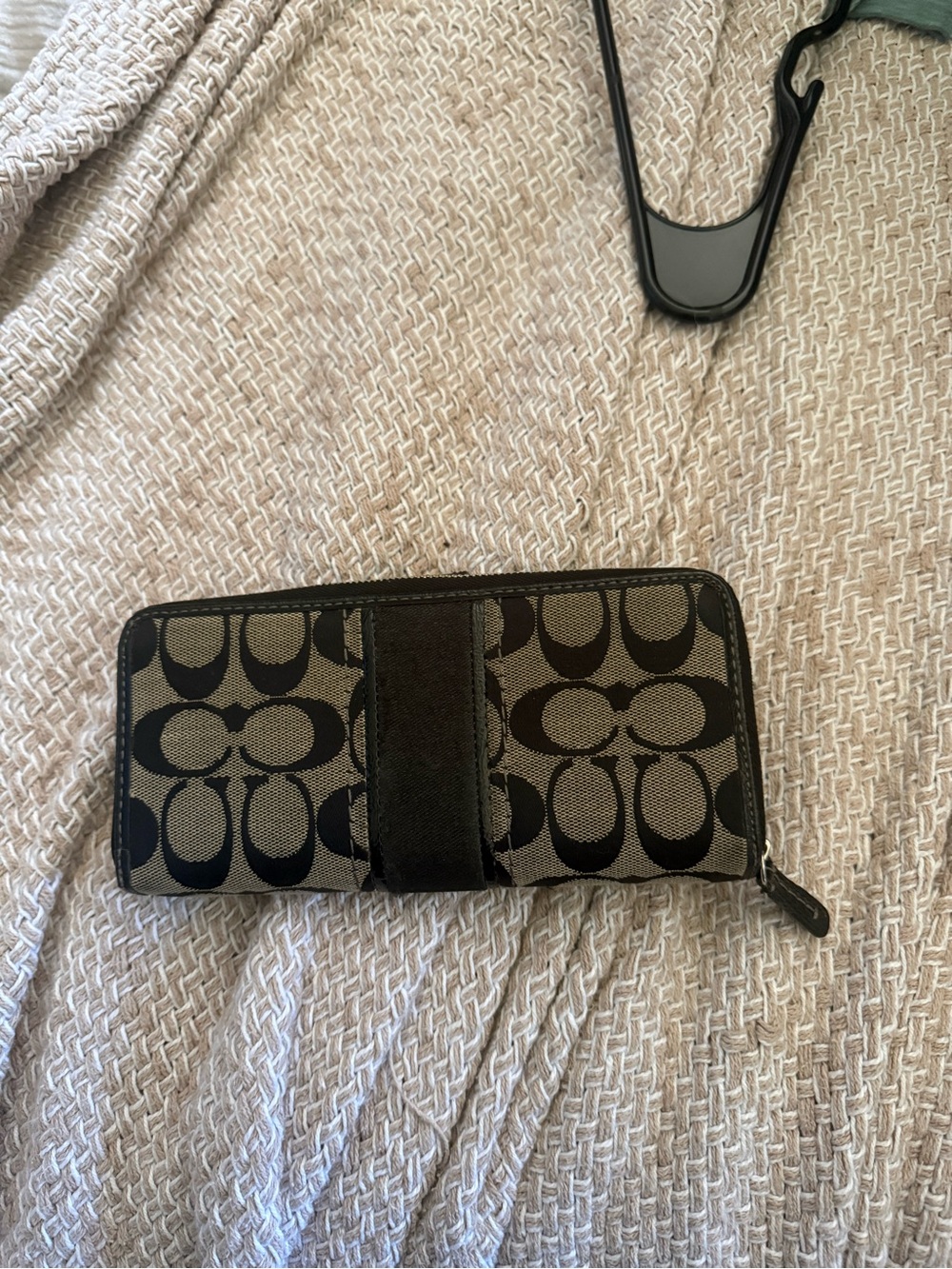Vintage Coach Signature Canvas Zip Wallet in Black - Picture 5 of 5